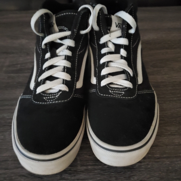 Vans - Picture 2 of 5